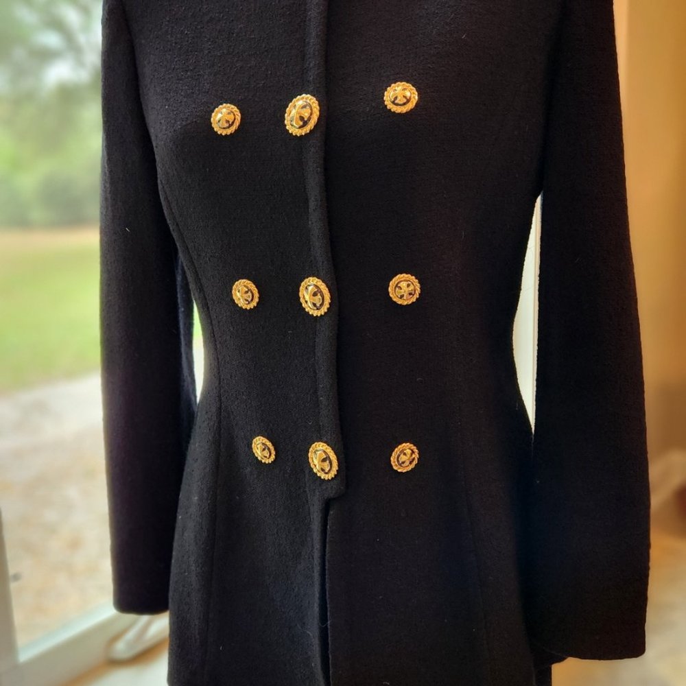 St. John by Marie Gray Black Boucle Suit Size 6